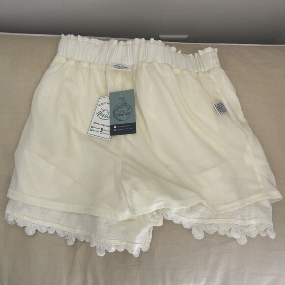 NWT Very J Shorts Gauze Ivory Cream Lace Floral Scalloped Hem Overlay S - Picture 10 of 10